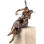 Frontansicht der Bronzeskulptur "Mädchen mit Violine"