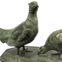 Nahansicht der Bronzeskulptur "Fasanenpaar" von Otto Poertzel