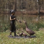 Bronzeskulptur "Mädchen füttert Gänse"