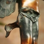 Bronzeskulptur Stehende Fee Nahaufnahme von den Beinen