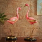 Bronzeskulptur Stehendes Flamingo Paar auf einem Tisch