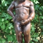Bronzestatue Knabe 