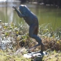 Bronzeskulptur "Großer springender Frosch" als Wasserspeier