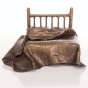 Bronzeskulptur Bett von vorne