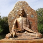 Sitzender Buddha auf Thron - Holz