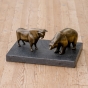 Bronzeskulptur "Bulle und Bär - Börse" klein auf Natursteinsockel von oben