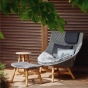 Mbrace Hocker, Sessel und Beistelltisch im Garten