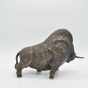 Bronzeskulptur "Bison" von der Seite mit einer klassischen Patina