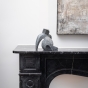 Bronzeskulptur "Latona" von Sofia Speybrouck im Wohnzimmer auf einem Kamin