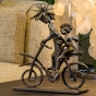 Bronzefigur Mutter mit Kind auf dem Fahrrad