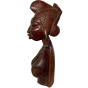 Seitenansicht der Holzskulptur "Afrikanische Frau"