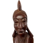 Nahansicht der Holzskulptur "Afrikanische Frau"