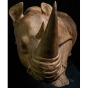 Nahe Frontansicht der Holzfigur "Rhinozeros"