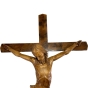 Nahansicht der Holzfigur "Jesus am Kreuz"