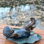 Seerose mit Junge aus Bronze