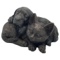Bronzefigur kuschelnde Welpen