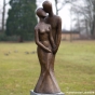 bronzefigur Liebespaar modern