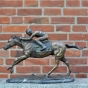 Signierte Pferdeskulptur aus Bronze