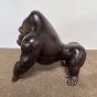 Bronzeskulptur "Abstrakter Gorilla" braun