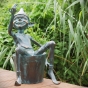 Gnom aus Bronze mit Frosch