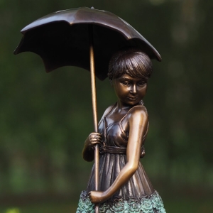 Bronzeskulptur Sonja mit Regenschirm