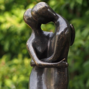 Bronzeskulptur Liebespaar mit brauner Patina