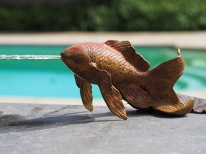 Bronzeskulptur "Goldfisch" als Wasserspeier