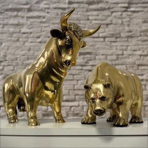 Beispielansicht der Bronzefigur "Bulle und Bär"