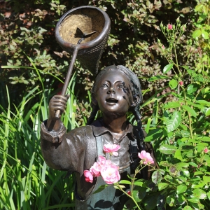 Bronzeskulptur "Mädchen mit Kescher"
