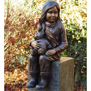 bronze mädchen teddybär