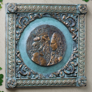 Frontansicht des Bronzereliefs "Adam und Eva"