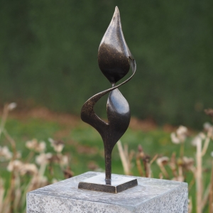 Bronzeskulptur "Abstrakte Tulpe"