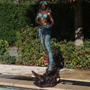 Bronzeskulptur "Nixe mit Muschelbrunnen" als Wasserspeier