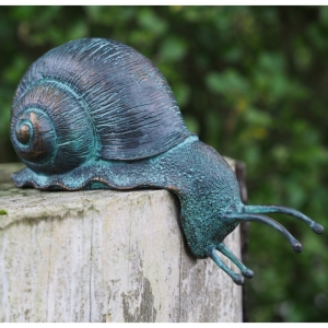 Bronzeskulptur "Herabkriechende Schnecke"