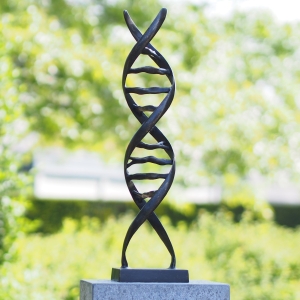 DNA Strang als Bronzeskulptur