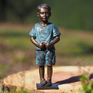 Bronzeskulptur "Junge Noah ist nervös"