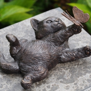 Bronzeskulptur "Ruhende Katze"