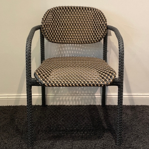 DEDON Roii Armlehnstuhl in tobacco - Ausstellungsstück