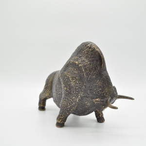Bronzeskulptur "Bison" mit klassischer Patina