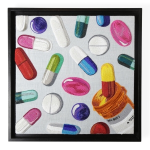Jonathan Adler Wandbild "Happy Pills Beaded Wall Art"