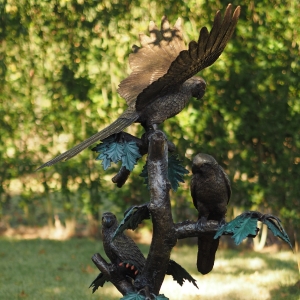 Bronzeskulptur Papageien auf baum