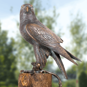 bronzeskulptur falke strassacker