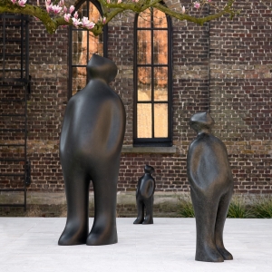 Skulptur "The Visitor Large - Bronze" von Guido Deleu