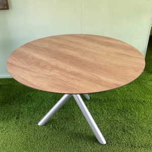 Zebra Mikado Tisch 6223, Ø110 cm, Aluminium, palladium/wildeiche