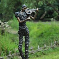 Bronzeskulptur Stehende Violinistin mit brauner Patina