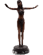 Mila aus Bronze von vorne auf einem Marmorsockel