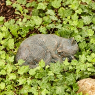 Eingekuschelte Katze aus Bronze