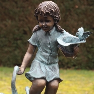 Bronzeskulptur Bärbel mit Hut