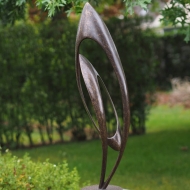 Bronzeskulptur Moderne Figur mit brauner Patina 