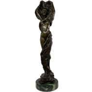 Frontansicht der Bronzefigur "Wehendes Kleid Frauenakt"
